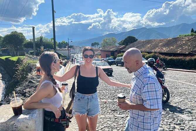 Antigua Cultural Walking Tour - Santa Catalina Arch turns a famous photograph into a real story