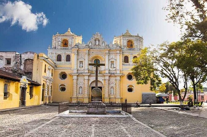 Antigua Guided Tour with lunch from Quetzal Port. - Arco de Santa Catalina and the classic Antigua photograph