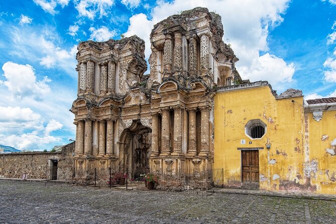 Antigua Private tour. Inclusive and Family. Quetzal Port. - Casa Santo Domingo and Antigua’s religious past