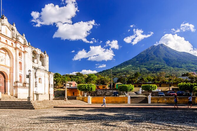 Antigua: Villages Tour on Chicken Bus - San Juan del Obispo: chocolate, loquat, and valley views