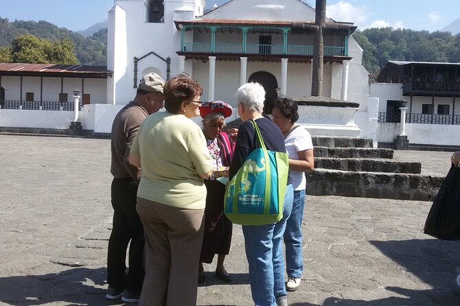 Boat tour in Mayan villages - Cruising across Lake Atitlán between villages