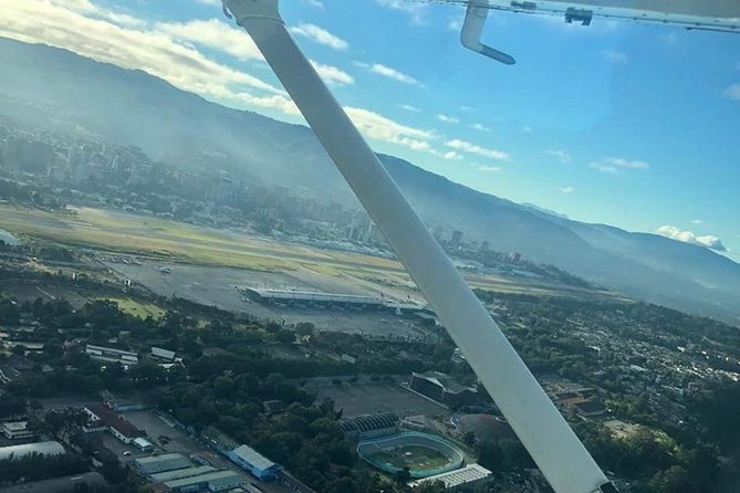 City Tour - Test Fly by Escuela de Flight S.A - The computer simulator gives you a taste of control