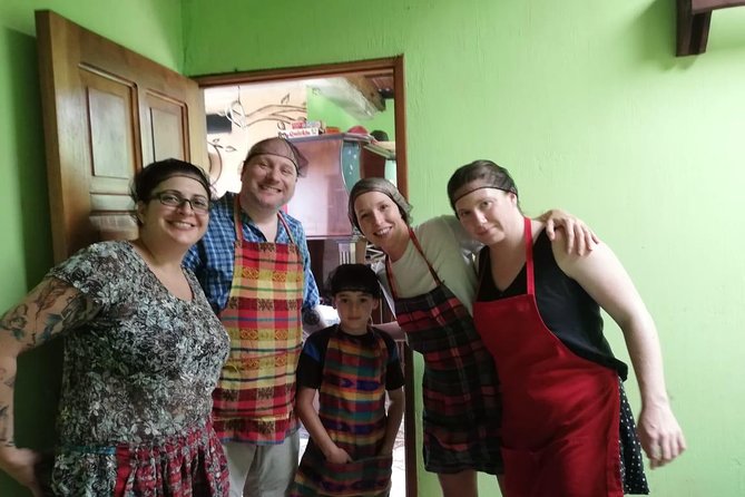 Cooking class and market tour/Pepian Workshop - The Important Question About Poverty and Community Tourism