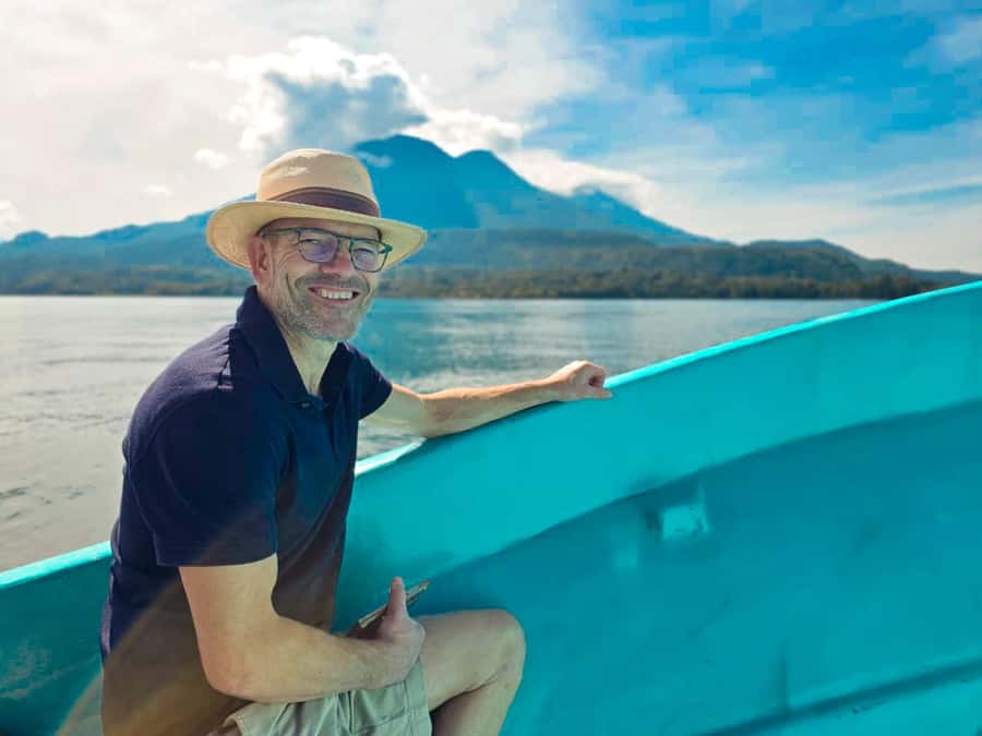 FROM ANTIGUA, ROUND TRIP: EXPLORING THE VILLAGES OF LAKE ATITLÁN. - Panajachel: breakfast, views, and a first look at the lake