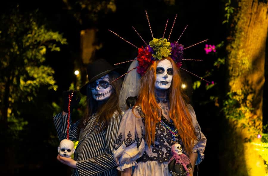 Halloween Night tour in Antigua Guatemala - The costume contest and live legends performance
