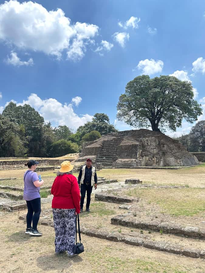 Iximché: Archaeological Site from Guatemala City - Language, group size, and the human touch