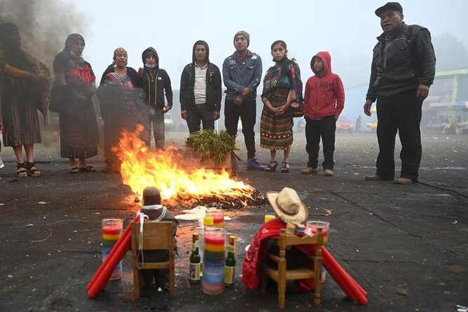Iximche mayan heritage and market. - Who will enjoy this Maya heritage day?