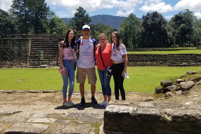 Iximche mayan heritage and market. - Iximché, the Maya city founded in 1470