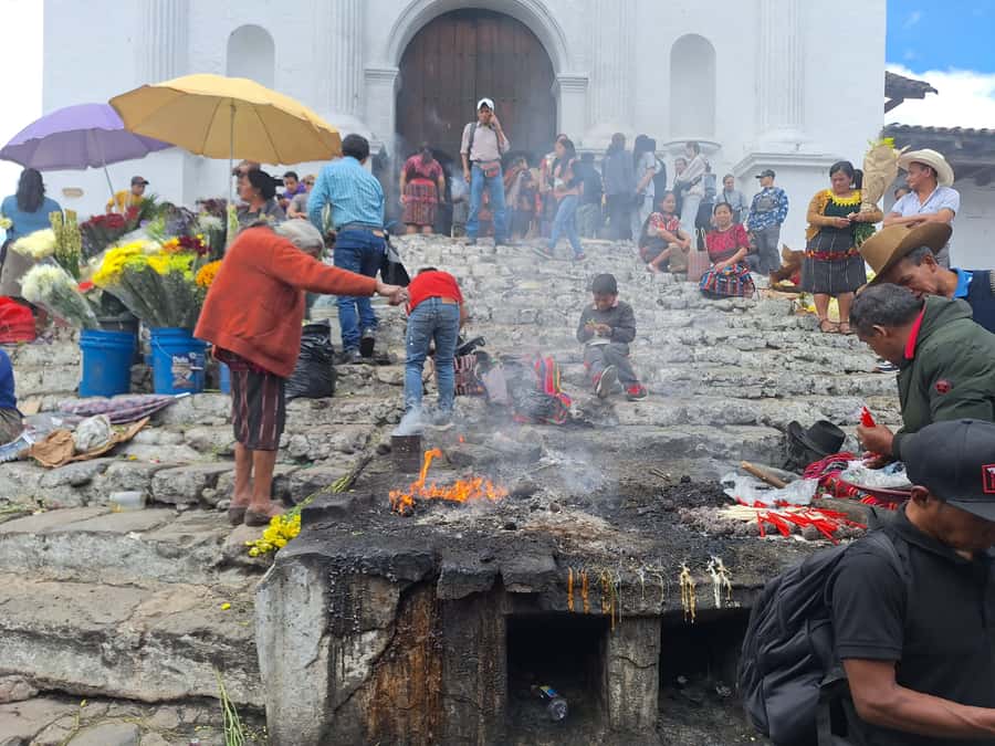 One-day visit to Chichicastenango from Antigua Guatemala - Language and communication