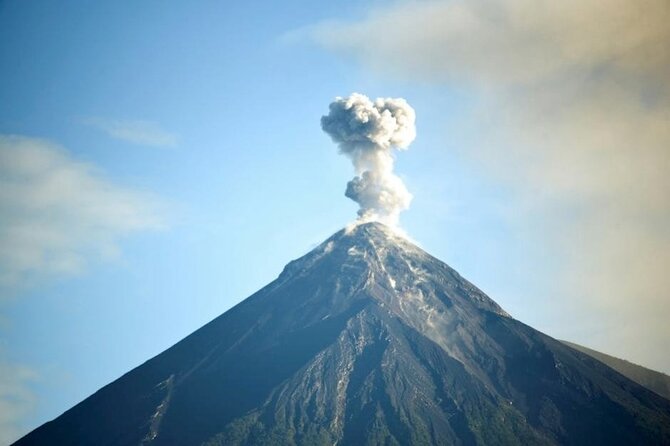 Pacaya volcano adventure from Quetzal port. - Black ash, lava rivers, and steam vents