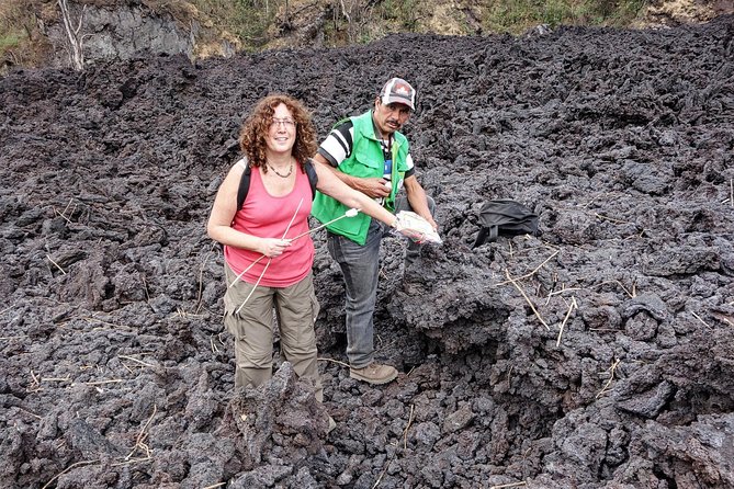 Pacaya Volcano Day Trip from Guatemala City - The upper plateau and Pacaya’s black volcanic ground