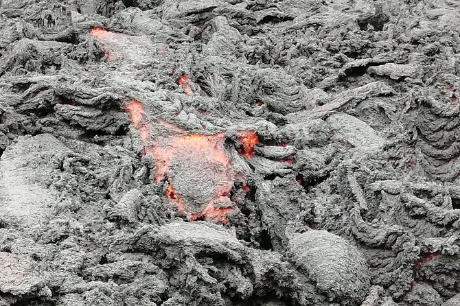 Pacaya Volcano Tour - What you see near the volcanic rock