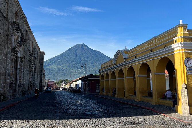 Private Transfer from La Aurora International Airport to Antigua - Who should book this airport transfer?