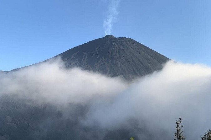 Sunrise or sunset in Pacaya Volcano from Guatemala City - Entering Parque Nacional Volcan De Pacaya