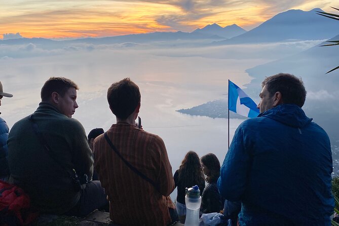 Sunrise Tour in Indian Nose Hike and Views of Lake Atitlan - Time at the top and the photo factor