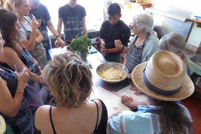 Tour a NGO non profit Vocational Training Center Amigos de Santa Cruz and explore the Mayan village - Walking through Santa Cruz la Laguna