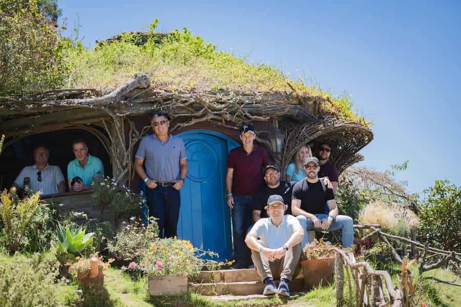 Tour hacia Hobbitenango en quad - Pickup in Antigua and getting ready to ride