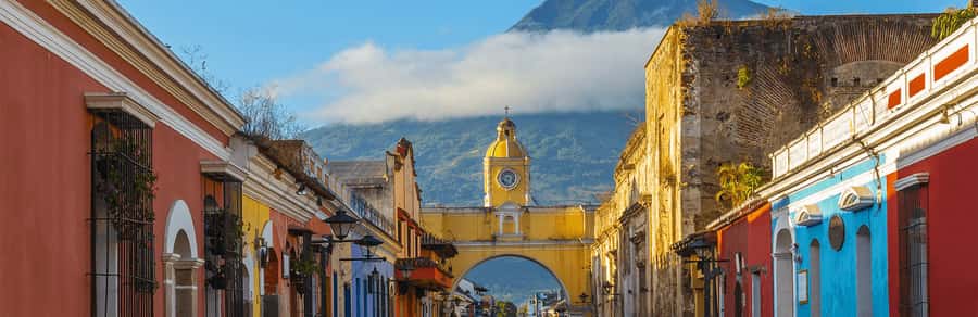 Walk Antigua Like a Local - Starting at Central Park with the city in front of you