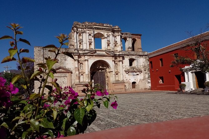 Walking tour Jewels of Antigua : A Tour of the Unmissable - A former Jesuit headquarters and Antigua’s layered past